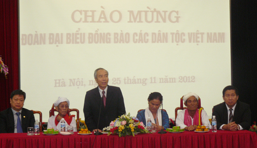 ປະທານຄະນະກຳມະການແນວໂຮມປະເທດຊາດຫວຽດນາມ ຕ້ອນຮັບຄະນະຜູ້ແທນເຜົ່າ ຈຳ